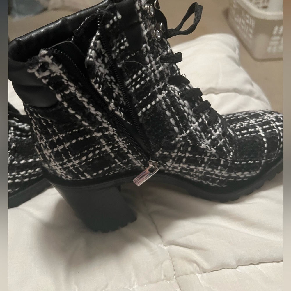 Size 10 Jennifer Lopez boots